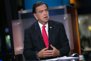 Caption: Bill Richardson With Resolute Expression Wallpaper