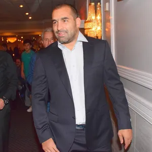 Caption: Blagoy Ivanov - Dressed To Impress In A Classic Suit Wallpaper