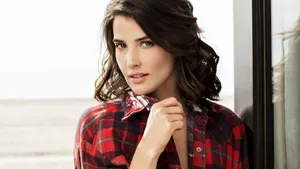 Caption: Captivating Cobie Smulders Portrait Wallpaper