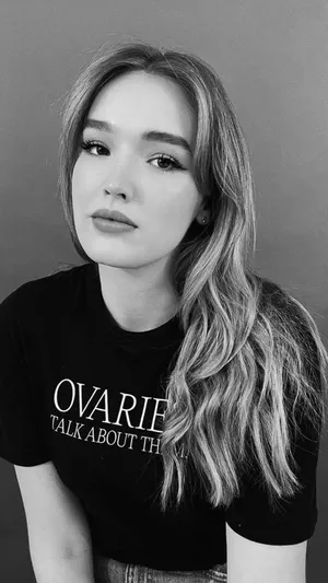 Caption: Captivating Image Of Maddison Brown Wallpaper