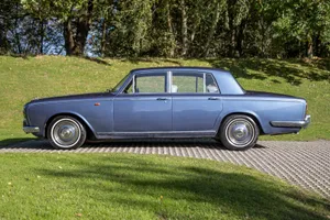 Caption: Classic Elegance: Bentley T1 On Display Wallpaper