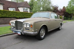 Caption: Classic Luxury - Bentley T1 Sedan Wallpaper