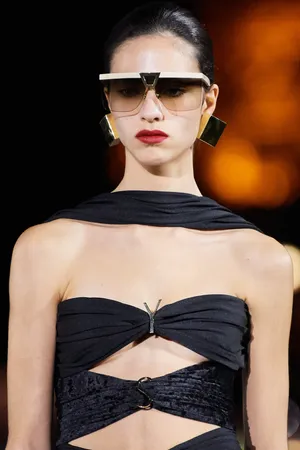 Caption: Effortlessly Chic - Saint Laurent Spring 2022 Rtw Collection Wallpaper