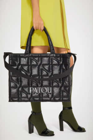 Caption: Elegant Patou Quilted Tote Bag Wallpaper