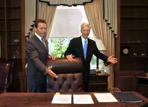 Caption: Former California Governor Gray Davis With Arnold Schwarzenegger Wallpaper