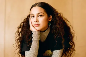 Caption: Gorgeous Brown Eyed Girl Wallpaper