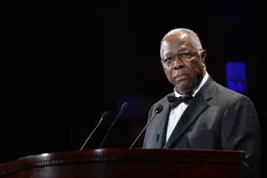 Caption: Hank Aaron Delivering A Speech Wallpaper