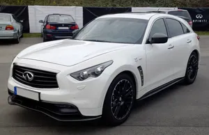 Caption: Impeccable Design Of Infiniti Qx70 Wallpaper