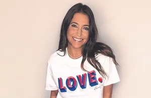 Caption: Lisa Snowdon In A Radiant Outfit Posing For A Photoshoot Wallpaper