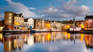 Caption: Majestic View Of Edinburgh Castle At Dusk Wallpaper