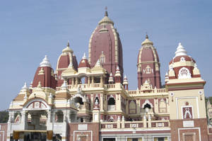 Caption: Mesmerizing View Of Laxmi Narayan Temple, Delhi Wallpaper