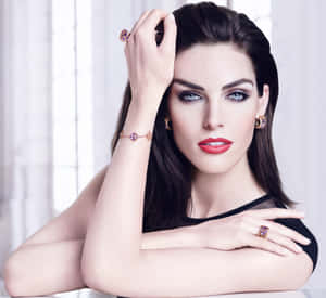 Caption: Model Hilary Rhoda Glowing In Black And White Wallpaper