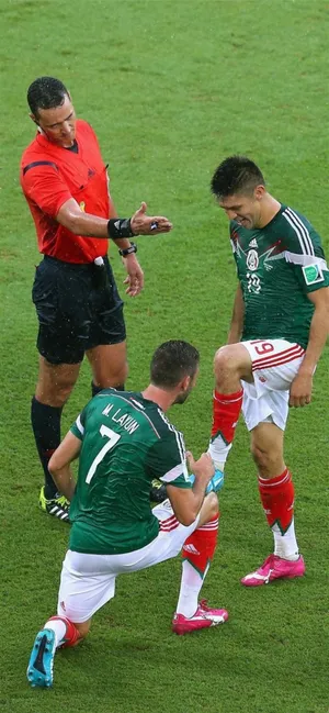 Caption: Pride And Passion - Mexico's National Football Team Wallpaper