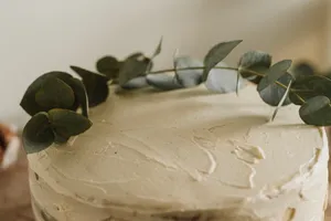 Caption: Refreshing Green Minimalist Leaf Design Wallpaper