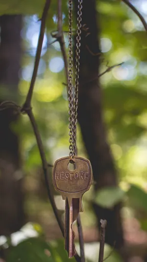 Caption: Sleek Samsung Galaxy S7 Edge With Key Features On Display Wallpaper