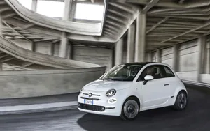 Caption: Sophisticated Fiat 500x Against Urban Landscape Wallpaper