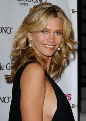 Caption: Stunning Portrait Of Natasha Henstridge Wallpaper