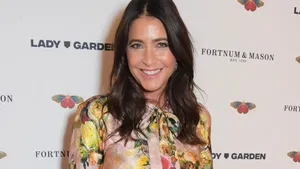 Caption: Uk Celebrity Lisa Snowdon Sparkling In An Elegant Red Dress. Wallpaper