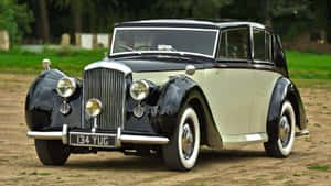 Caption: Vintage Elegance - Bentley Mark Vi Wallpaper