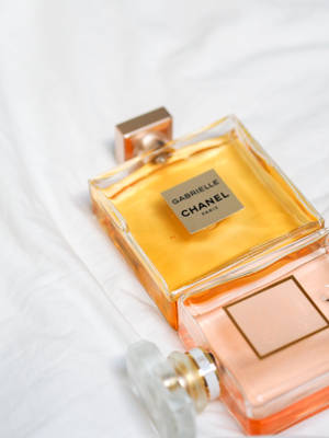 Captivating Ambience Surrounding Exquisite Perfumes From Chanel Wallpaper