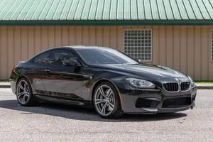Captivating Bmw M6 In Action Wallpaper