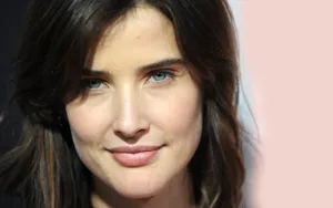 Captivating Cobie Smulders In A Mesmerizing Look Wallpaper