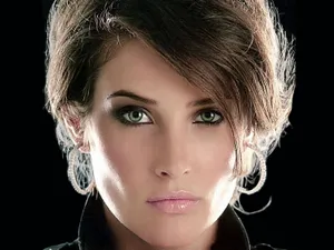 Captivating Cobie Smulders Strikes A Pose Wallpaper