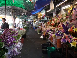 Captivating Colors Of A Flower Market Wallpaper