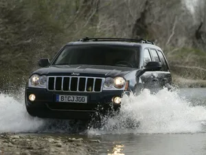 Captivating Elegance: The Grandeur Of Jeep Grand Cherokee Wallpaper