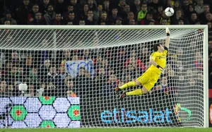 Captivating Goalkeeper In-action Wallpaper