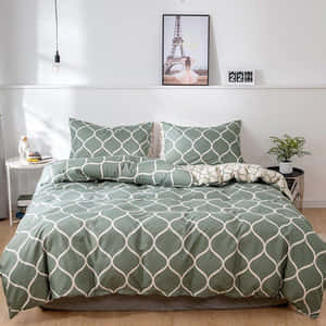 Captivating Green Geometric Design Wallpaper