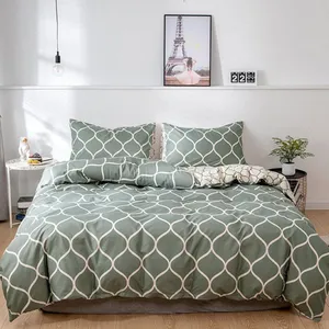 Captivating Green Geometric Design Wallpaper