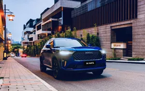 Captivating Haval Suv Dominating The Roadway Wallpaper