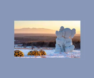 Captivating Kaws Holiday Artwork Wallpaper