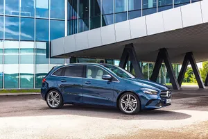 Captivating Mercedes-benz B-class - World-class Style And Performance Wallpaper