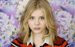 Captivating Portrait Of Chloë Grace Moretz Wallpaper