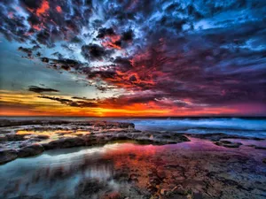 Captivating Sunset Over The Horizon Wallpaper