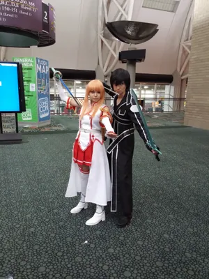 Captivating Sword Art Online Cosplay Duo Wallpaper