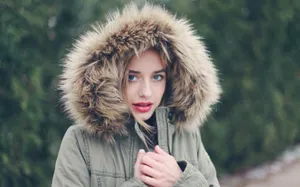 Captivating Winter Elegance Wallpaper