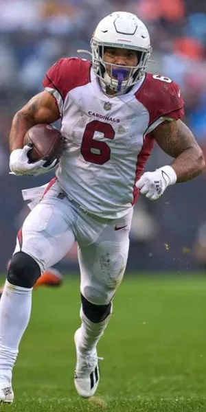 Cardinals Running Back In Action Wallpaper