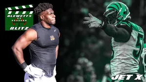 Carl Lawson In Action During Practice Wallpaper