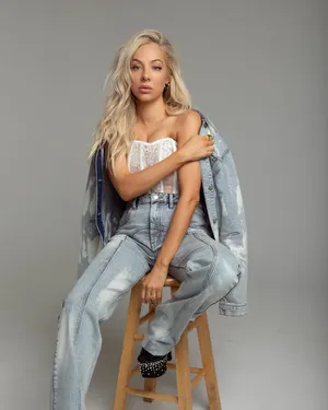 Casual Denim Fashion Portrait Wallpaper