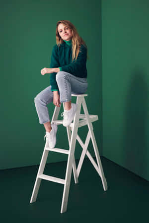 Casual Green Backdrop Portrait Wallpaper