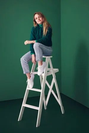 Casual Green Backdrop Portrait Wallpaper