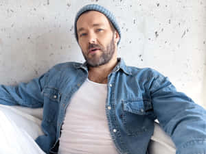 Casual Manin Denimand Beanie Wallpaper