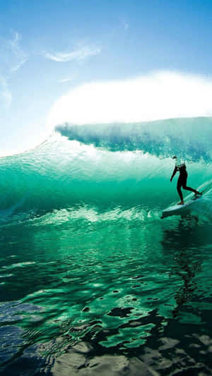 Catch A Wave With The New Surfing Iphone Wallpaper