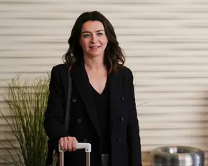 Caterina Scorsone Smiling With Luggage Wallpaper