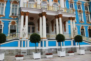 Catherine Palace Front Entrance Wallpaper