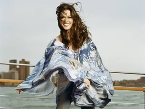 Catherine Zeta-jones Ocean Pictorial Wallpaper