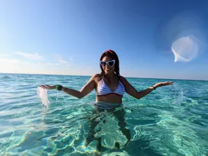 Cayman Island Crystal-clear Water Wallpaper